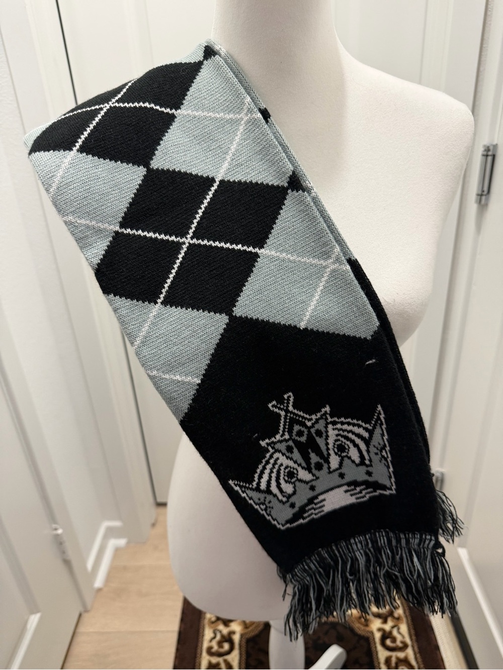 Los Angeles Kings NHL Argyle Knit Fringe Scarf Black Gray Crown Logo Hockey OSFM